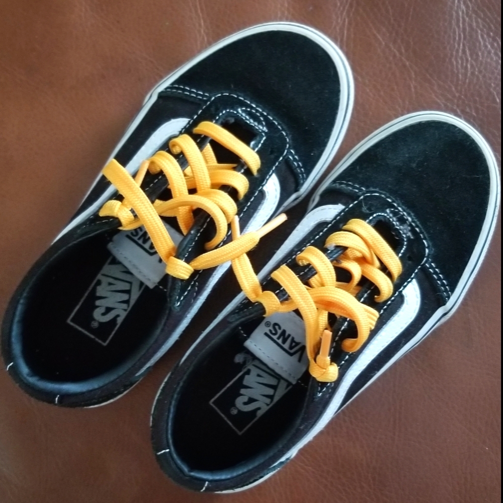 Black & white low top Vans
